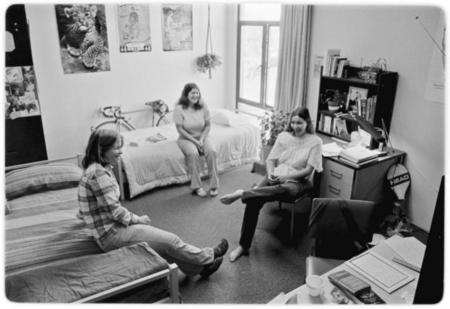 John Muir College women&#39;s dormitory room