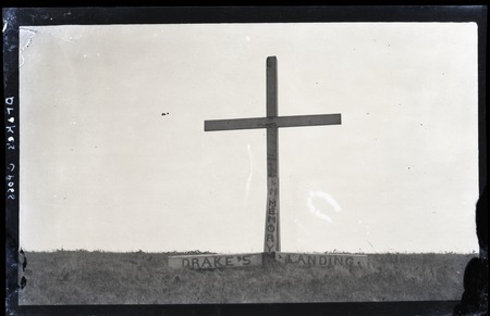 Drake&#39;s Landing commemorative cross at Drakes Bay, California
