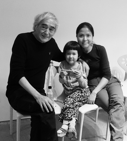 Mang Ke with wife and daughter in Dali