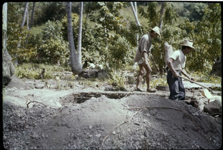 Moorea archaeological excavation: people at work