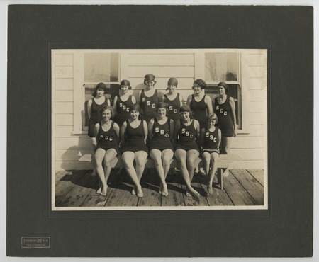Women&#39;s SSC swim team portrait