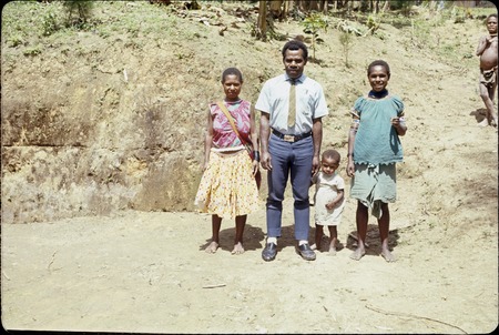 Mai Kopi and his family, Wagi and Jos