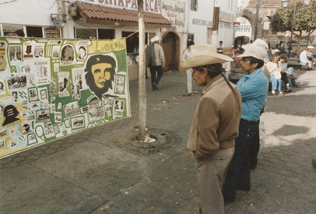 Commemoration of the twentieth anniversary of the Tlatelolco student massacre: Libertad banner