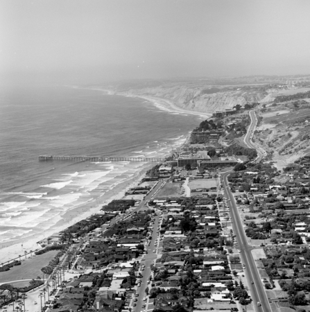 Aerial view of La Jolla Shores, Scripps Institution of Oceanography, and the coastline (looking north)
