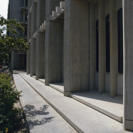 John Muir College: Electrophysics Research Building: exterior: ground level view of pillars
