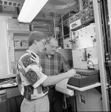 Ralph F. Keeling (left) and Bruce Deck (right) in laboratory, Scripps Institution of Oceanography
