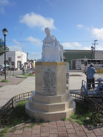 Tixkokob Monumento a la Madre 2014