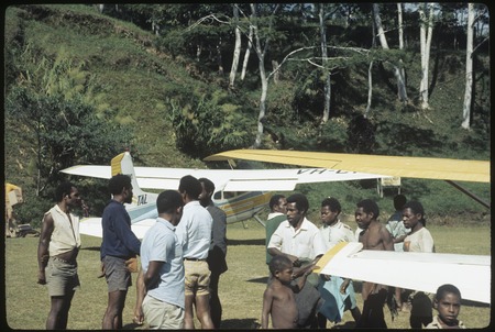 Tabibuga airstrip, people and small airplanes