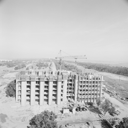 Aerial view of construction of Basic Sciences Building, UC San Diego