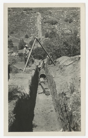 Laying steel pipe in a trench for the San Diego flume