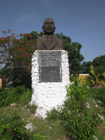 Monument to Lazaro Cardenas, from front 01
