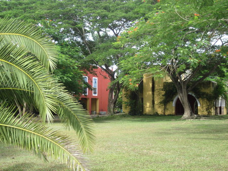 Hacienda Dzina house and grounds 03