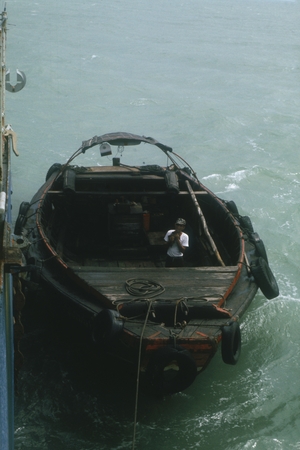 Boat alongside R/V Thomas Washington. Indopac Expedition, Leg 10, February 20, 1977