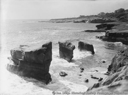 Cathedral Rock and other rock formations on La Jolla coastline