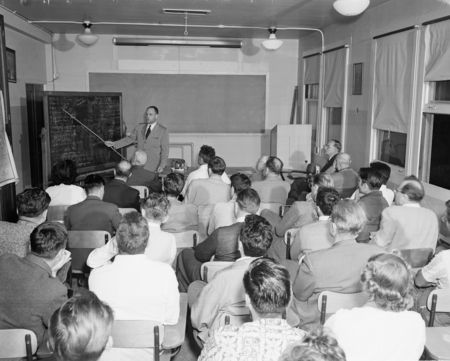Denis L. Fox lecturing in biochemistry at Scripps Institution of Oceanography