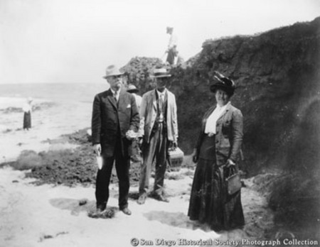 Archaeologists on La Jolla beach