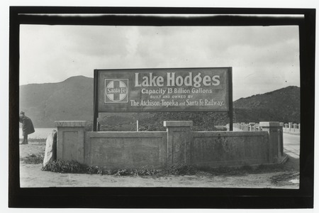 Lake Hodges sign next to Bernardo Station Bridge