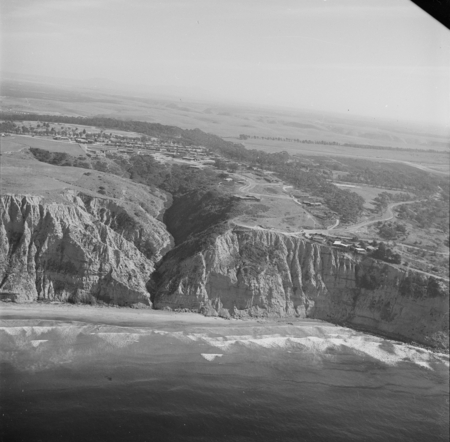 Aerial view of cliffs and Sumner Canyon, north of Scripps Institution of Oceanography and Scripps Estates Associates property
