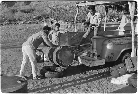 Loading fuel drums at Rancho Kakigüi