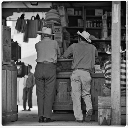 Customers in a store in Álamos