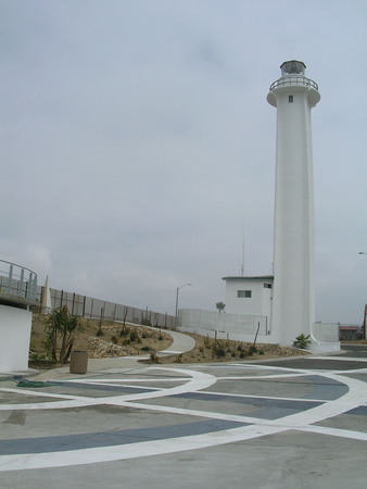 La esquina/ Jardines de Playas de Tijuana: view of plaza and lighthouse