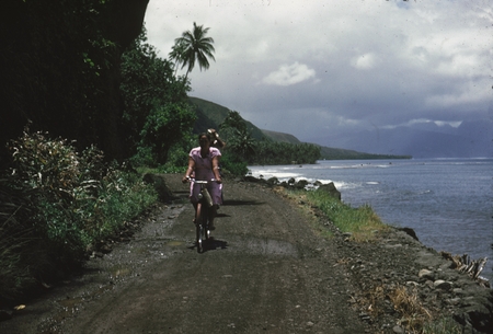 Girls on Bicycles Tahiti