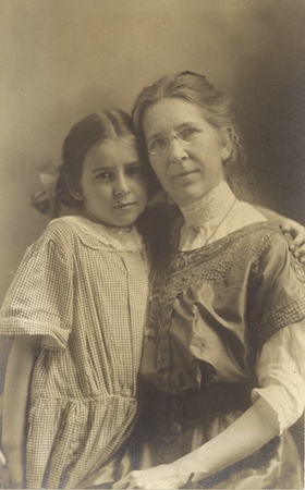 Rosa Smith Eigenmann and her daughter