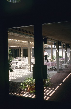 Ida and Cecil Green Faculty Club: interior: courtyard