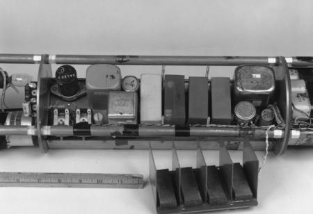 Bottom sediment temperature gradient recorder, angle recorder, electronics section