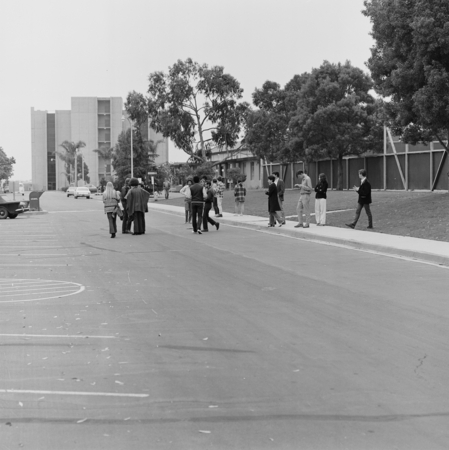 Students at Rupertus Way, UC San Diego