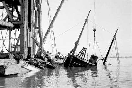 Salvage operations for R/V Scripps