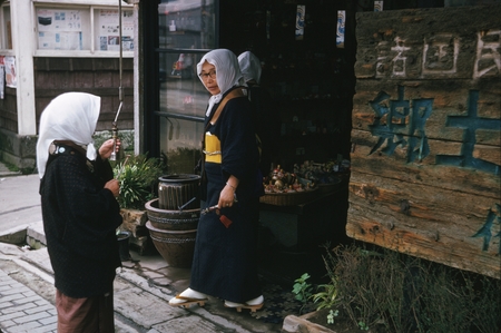 Shoppers. Tokyo, Zetes Expedition, June 1966