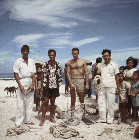 Takaroan pearl divers, Fereti and Tehaiere, confer with Capricorn diver Willard Bascom