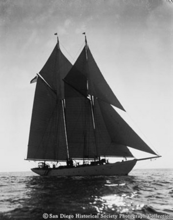 Yacht Sartartia under sail