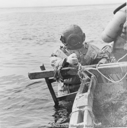 American Agar and Chemical Company kelp diver entering water from boat