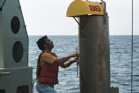 [Man with oceanographic instrument], GEOSECS Indian Ocean