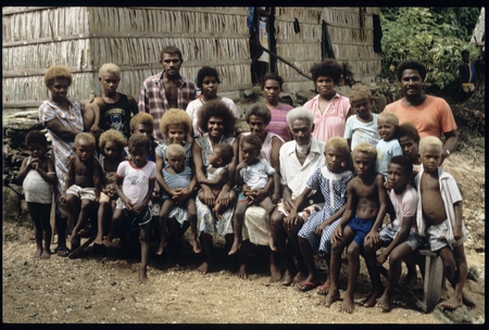 Jonathan Fifi&#39;i, his wife &#39;Antuini, with their extended family at &#39;Ilemi.