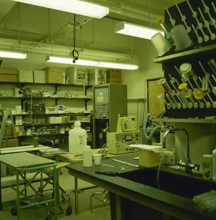 Medical Teaching Facility: interior: research laboratory