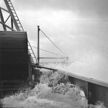 Rough waves hit the BT winch aboard R/V Horizon during the Capricorn Expedition