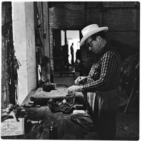 Leather worker in Álamos