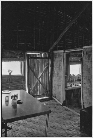 Edwin Cook&#39;s house in Kwiop: Interior