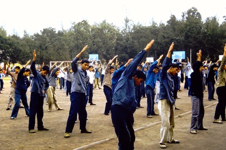 Guangzhou No. 61 Middle school, stretching exercises (1 of 2)
