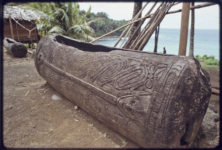 Kairiru: designs carved into large slit drums