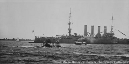 USS California and submarine Grampus on San Diego Bay