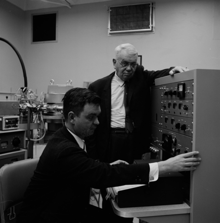 Bartholomew Nagy (left) and Harold Clayton Urey in laboratory
