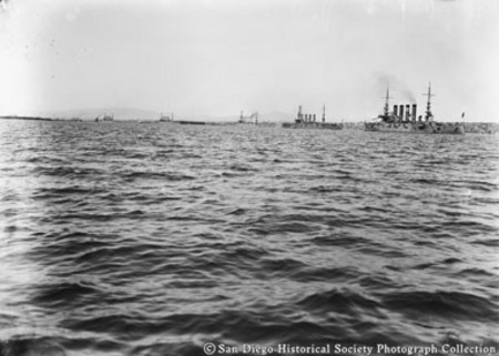 U.S. Navy&#39;s Pacific Fleet entering San Diego Bay