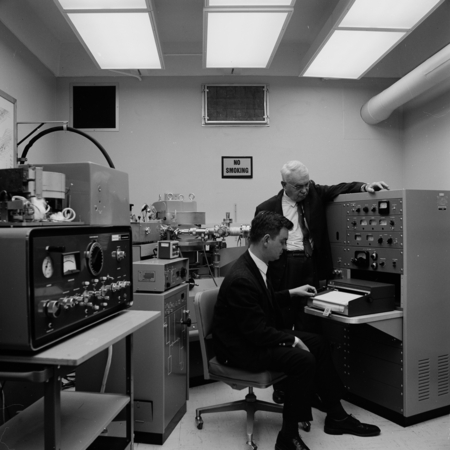 Bartholomew Nagy (foreground) and Harold Clayton Urey in laboratory
