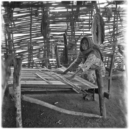 Woman weaving on four-post loom in Masiaca