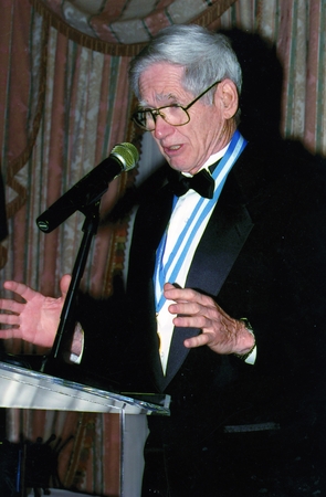 Charles D. Keeling addressing the audience at the Tyler Prize award ceremony