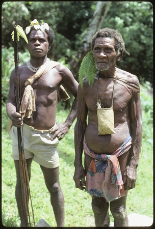 Two men (I&#39;arifu on the right).